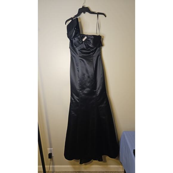 Pierre Cardin Black Evening Gown – One Shoulder Satin Dress Size 40 - Picture 2 of 6